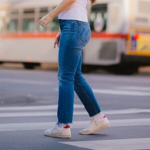 MOTHER Denim Jeans in Medium Blue